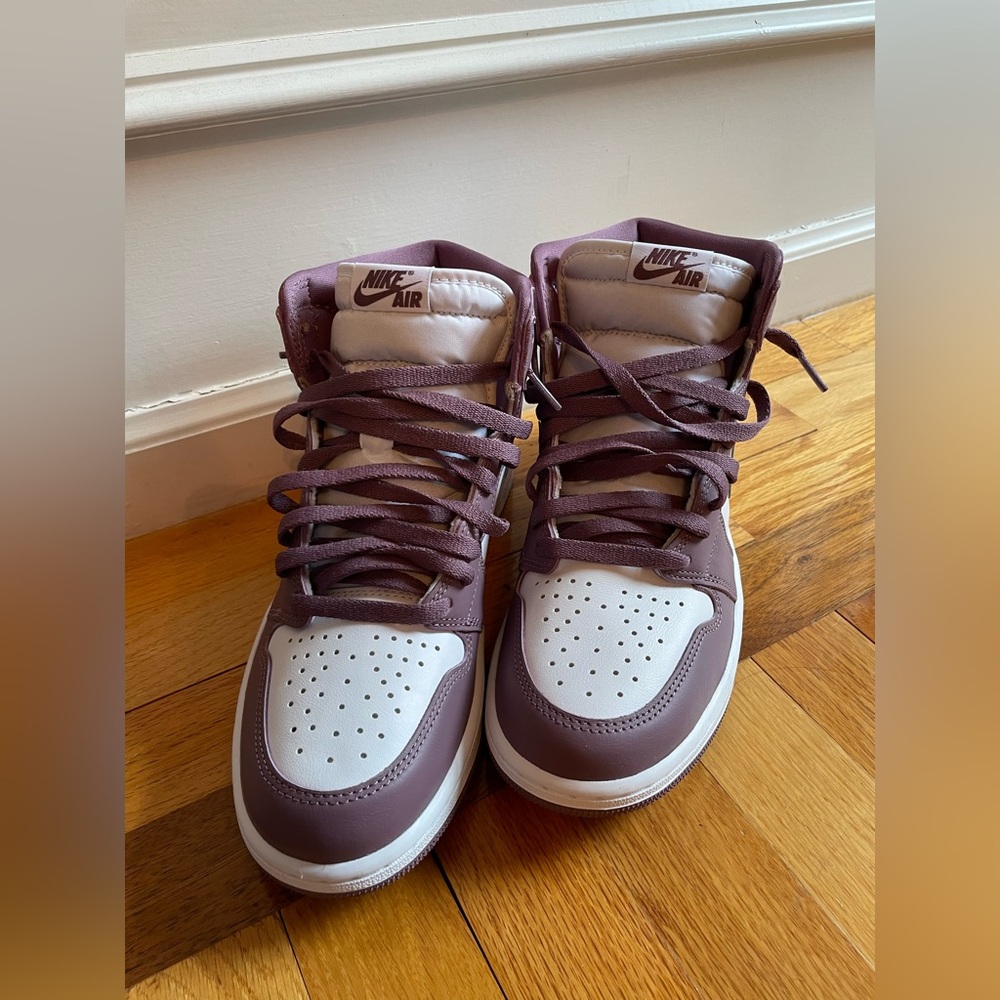 Nike Mens Mauve and White High-Top Sneakers